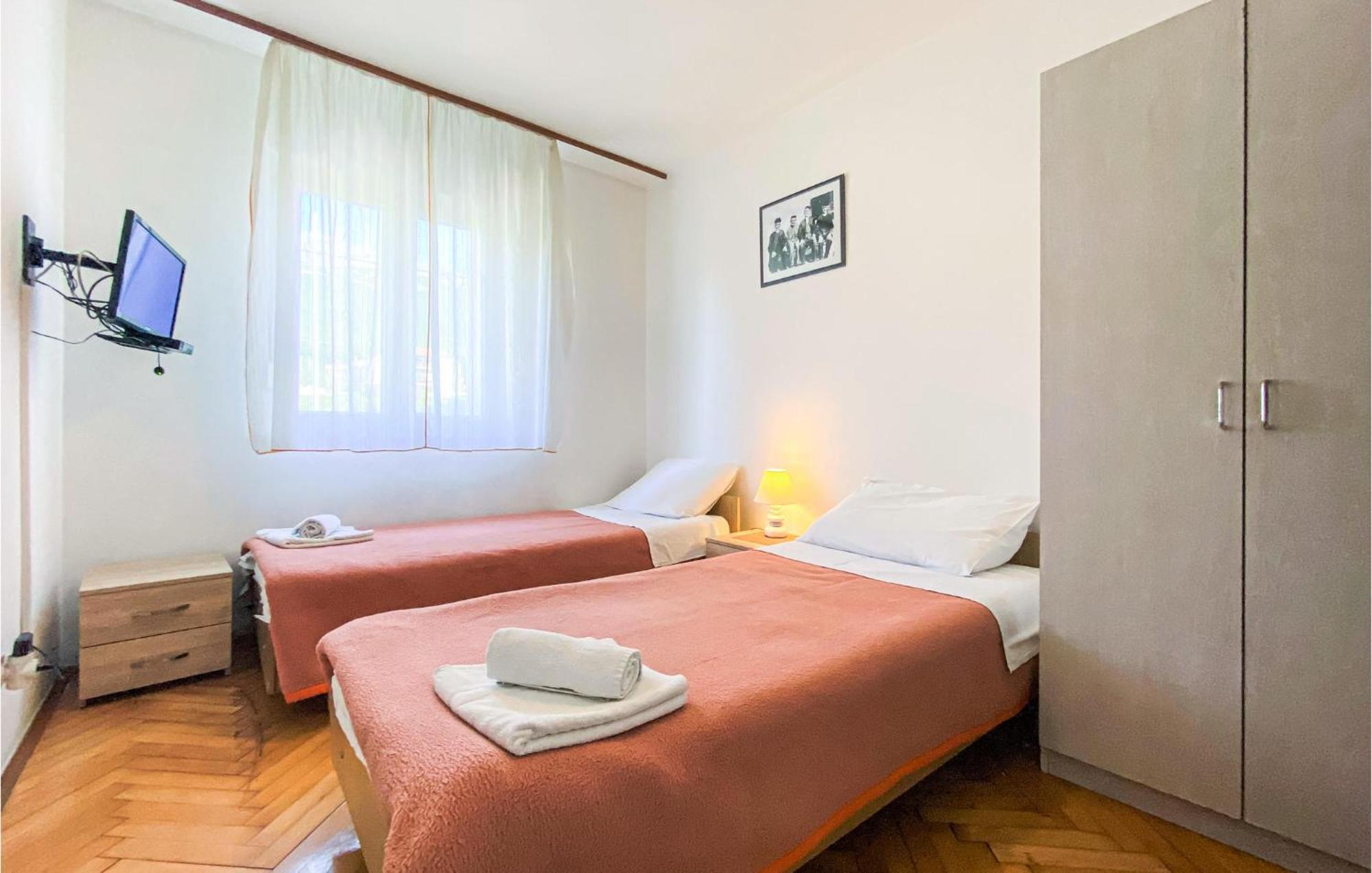 Amazing Apartment In Kastel Sucurac With Kitchen Kaštela Εξωτερικό φωτογραφία