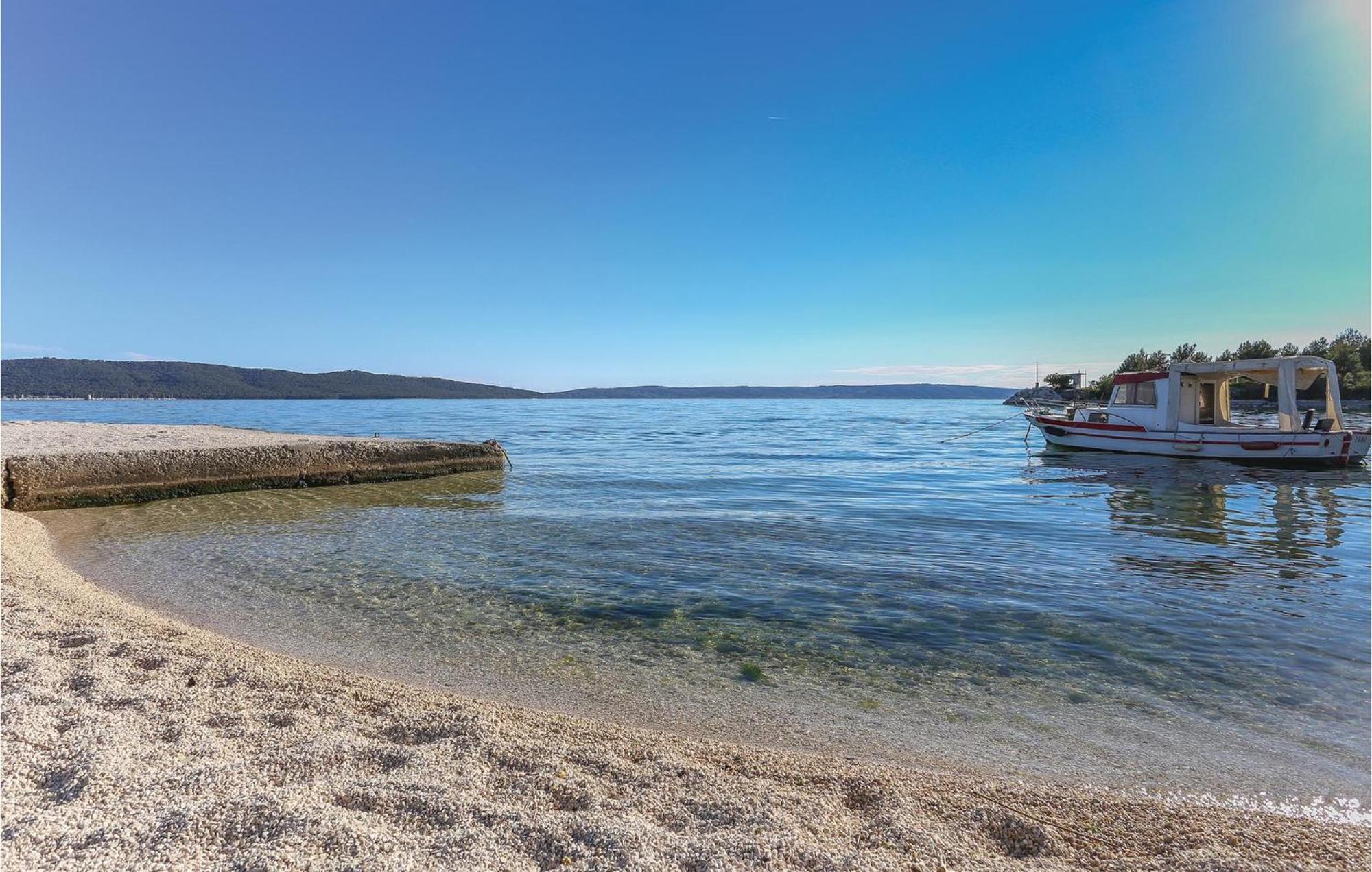 Amazing Apartment In Kastel Sucurac With Kitchen Kaštela Εξωτερικό φωτογραφία