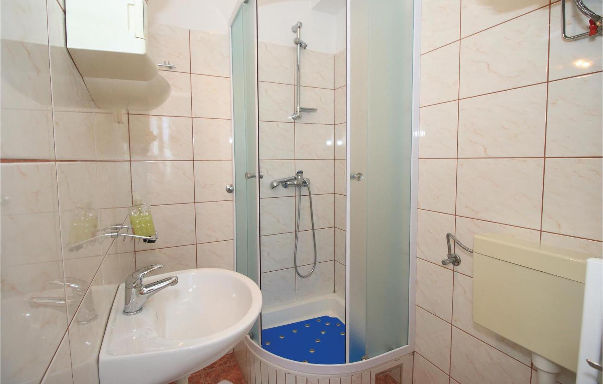 Amazing Apartment In Kastel Sucurac With Kitchen Kaštela Εξωτερικό φωτογραφία