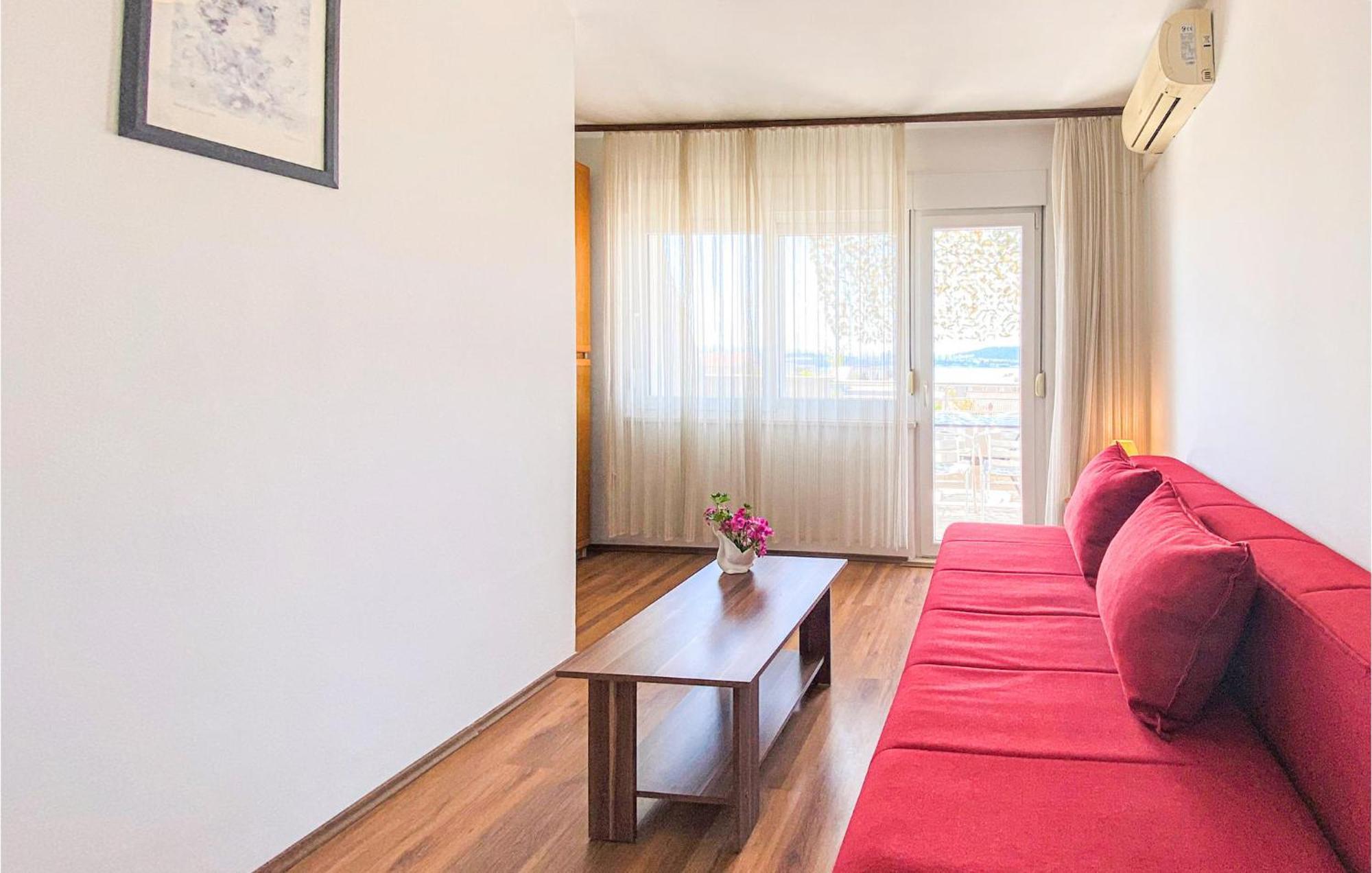 Amazing Apartment In Kastel Sucurac With Kitchen Kaštela Εξωτερικό φωτογραφία