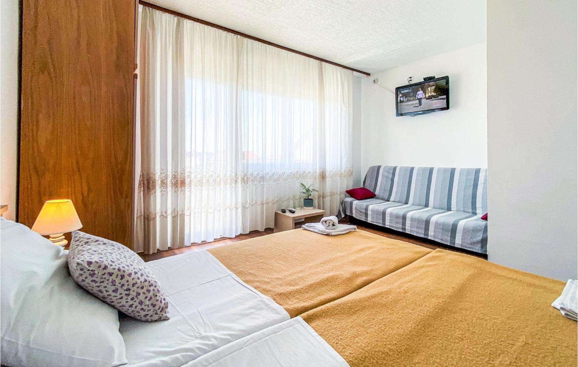Amazing Apartment In Kastel Sucurac With Kitchen Kaštela Εξωτερικό φωτογραφία